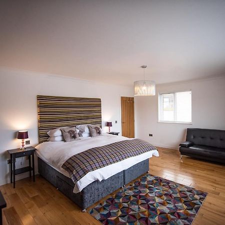 Charming 1Br Cottage With Garden, Spacious Rooms - Part Of Langley Serviced Apartments Several Properties In Wick Wick  Bagian luar foto