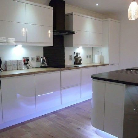Charming 1Br Cottage With Garden, Spacious Rooms - Part Of Langley Serviced Apartments Several Properties In Wick Wick  Bagian luar foto
