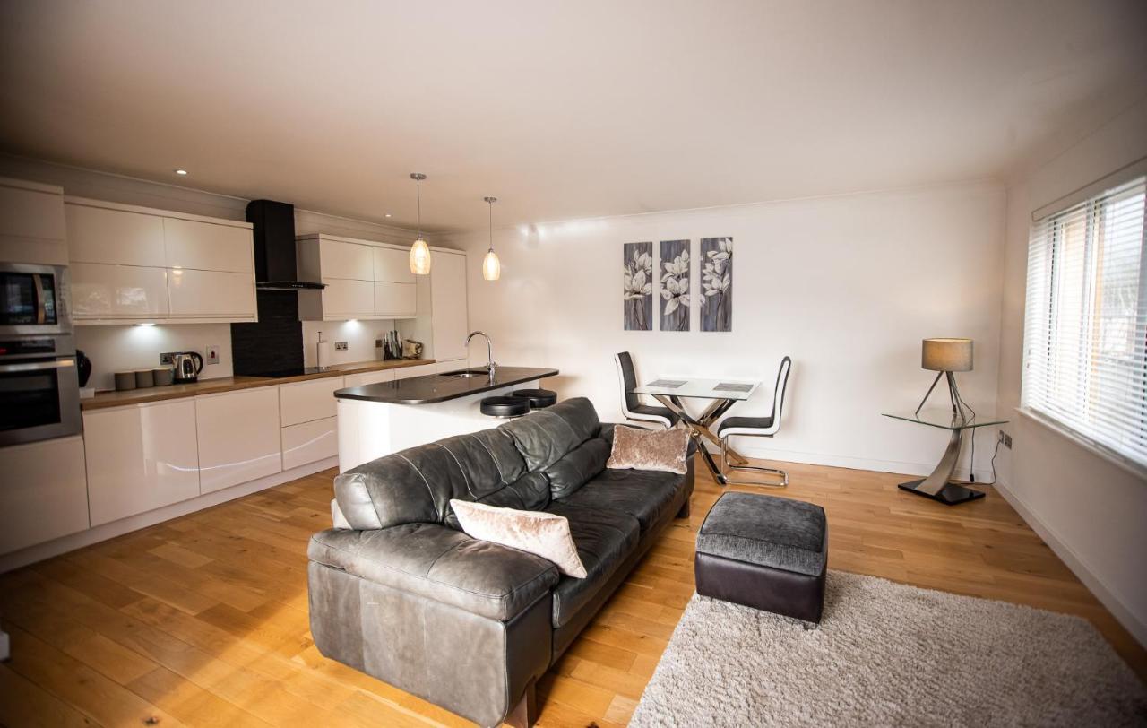 Charming 1Br Cottage With Garden, Spacious Rooms - Part Of Langley Serviced Apartments Several Properties In Wick Wick  Bagian luar foto