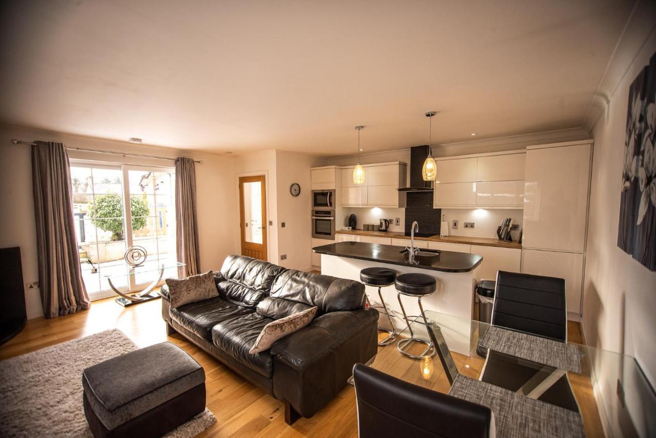 Charming 1Br Cottage With Garden, Spacious Rooms - Part Of Langley Serviced Apartments Several Properties In Wick Wick  Bagian luar foto