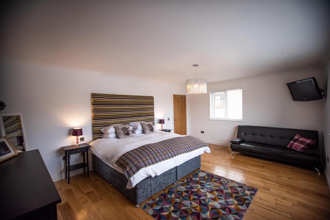 Charming 1Br Cottage With Garden, Spacious Rooms - Part Of Langley Serviced Apartments Several Properties In Wick Wick  Bagian luar foto